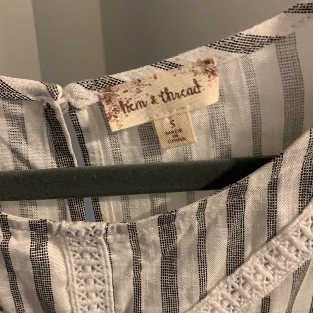 Lacy Crop Top - Picture 3 of 4